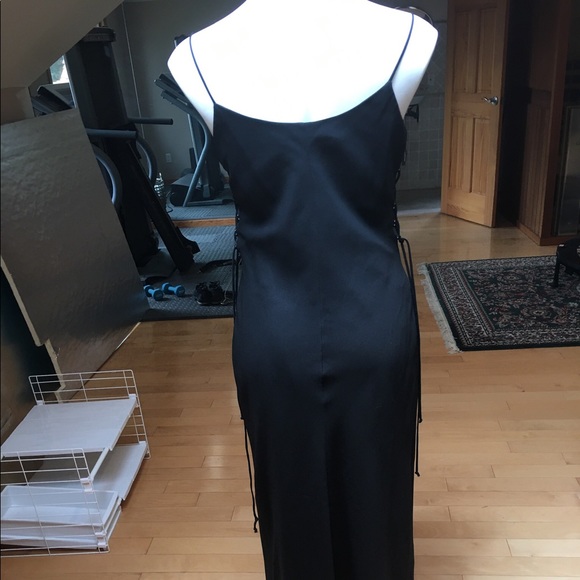 Black gown size 12 - Picture 3 of 15